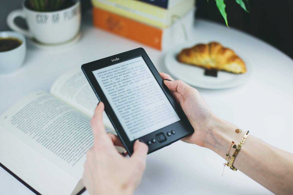 cosa regalare a un viaggiatore kindle